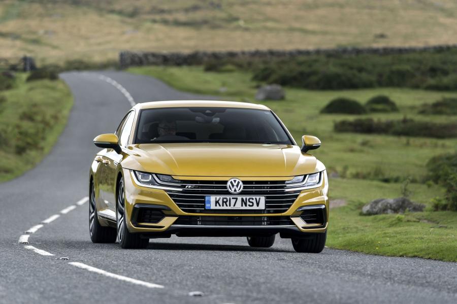  Volkswagen Arteon 4Motion R-Line 2017 года  (UK) (фото 38 из 41)